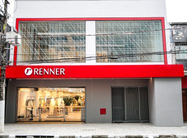 Fachada da loja Renner de São Vicente, em São Paulo